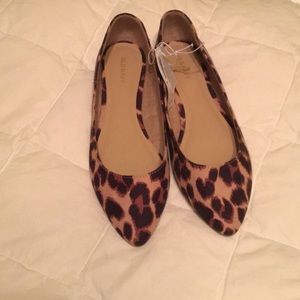 Old Navy leopard flats Sz 8